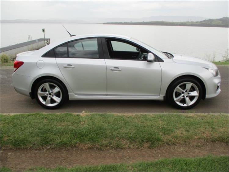 2015 HOLDEN CRUZE 4D SEDAN SRi V JH MY15