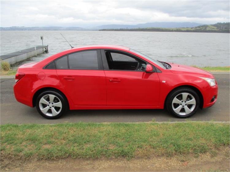 2012 HOLDEN CRUZE 4D SEDAN EQUIPE JH MY12