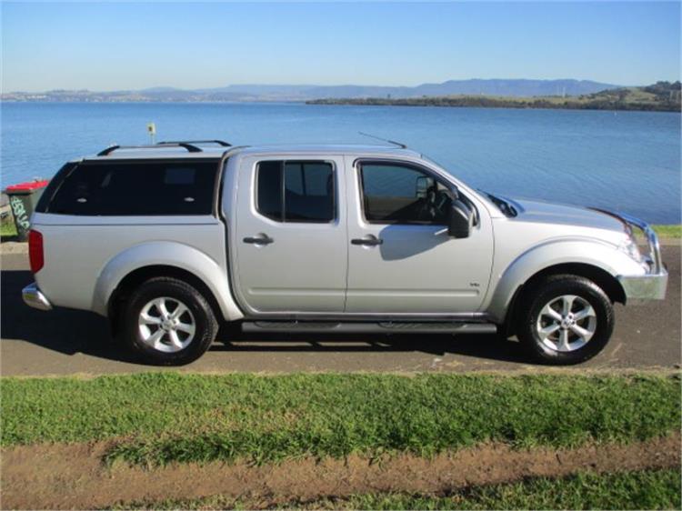 2011 NISSAN NAVARA DUAL CAB UTILITY ST-X 550 (4x4) D40