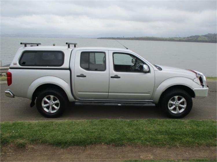 2011 NISSAN NAVARA DUAL CAB UTILITY ST-X 550 (4x4) D40